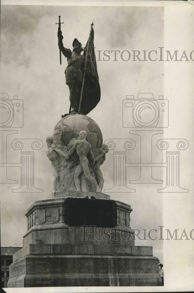 1926 Press Photo Statue of &quot;Balboa&quot; in Panama City, Panama. - mjx41895-Historic Images