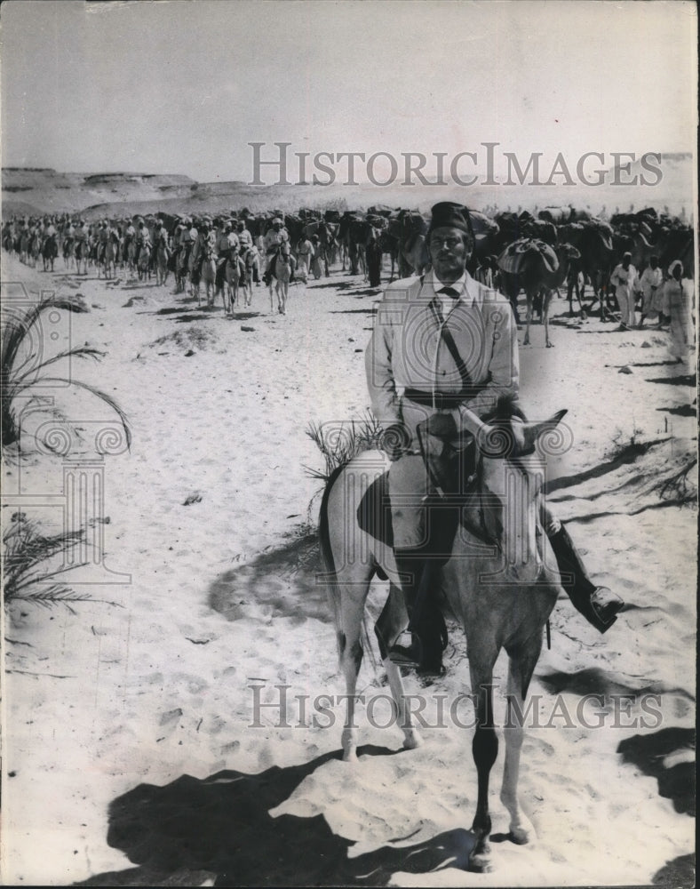 1966 Press Photo Charlton Heston leads army across desert in &quot;Khartoum.&quot;-Historic Images