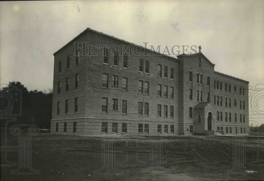 1931 The New London, Wisconsin, Community Hospital. - Historic Images
