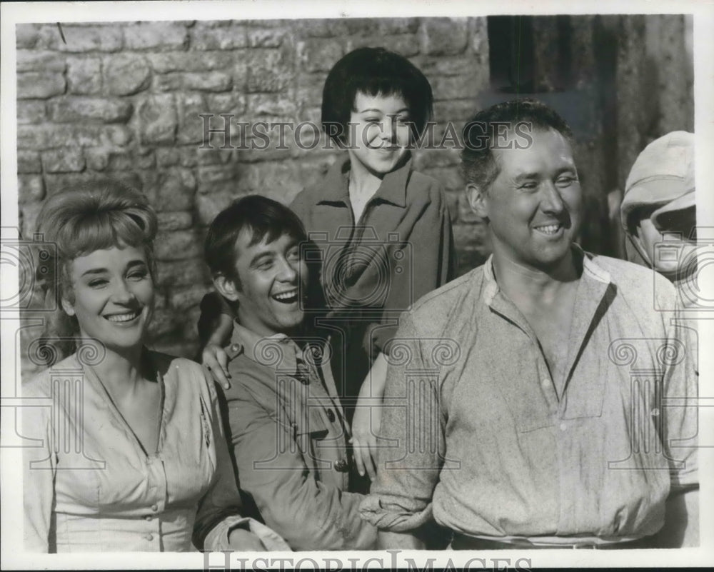 1969 Press Photo &quot;East of Sundan&quot; actors Anthony Quayle, Sylvia Syms, and others-Historic Images