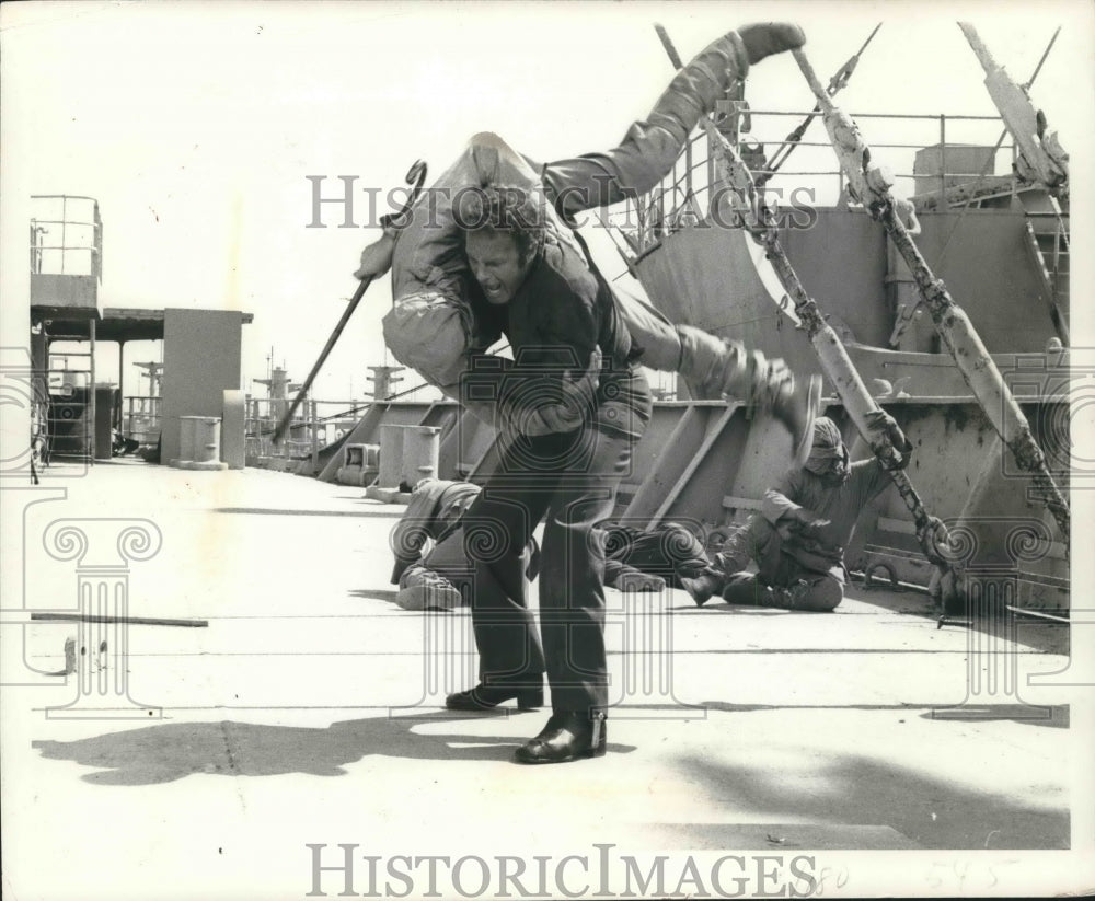 1975 Actor James Caan in scene from &quot;Killer Elite&quot;-Historic Images