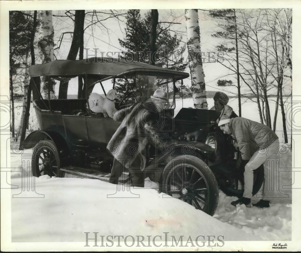 1967 Press Photo The Gordon Hatch family shown with a 1913 Overland auto.-Historic Images