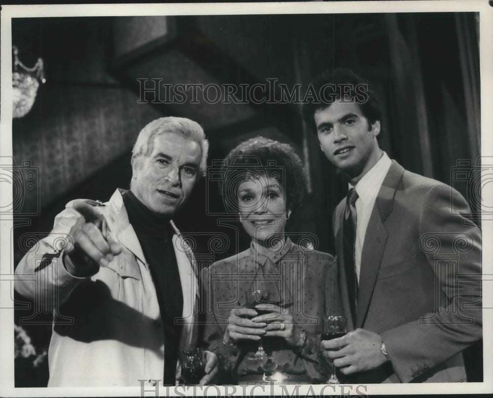 1983 Press Photo Fernando Lamas directs Jane Wyman, and his son, &quot;Falcon Crest&quot;- Historic Images