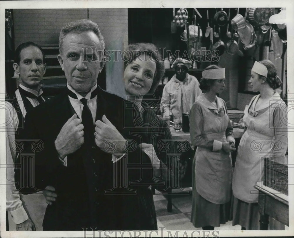 1976 Press Photo Actors George Rose and David rounds and Beatrice Straight. - Historic Images