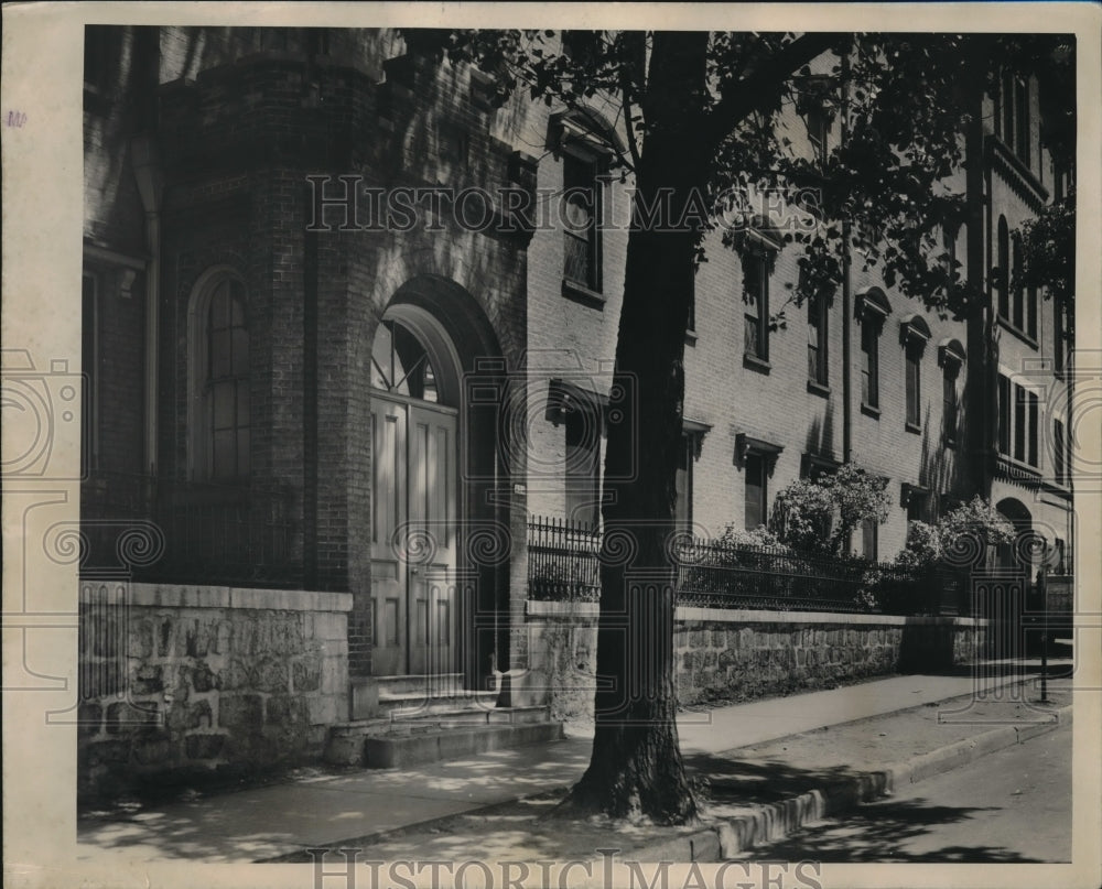 1939 Press Photo Entrance to Notre Dame motherhouse at E. Knapp St., Milwaukee- Historic Images