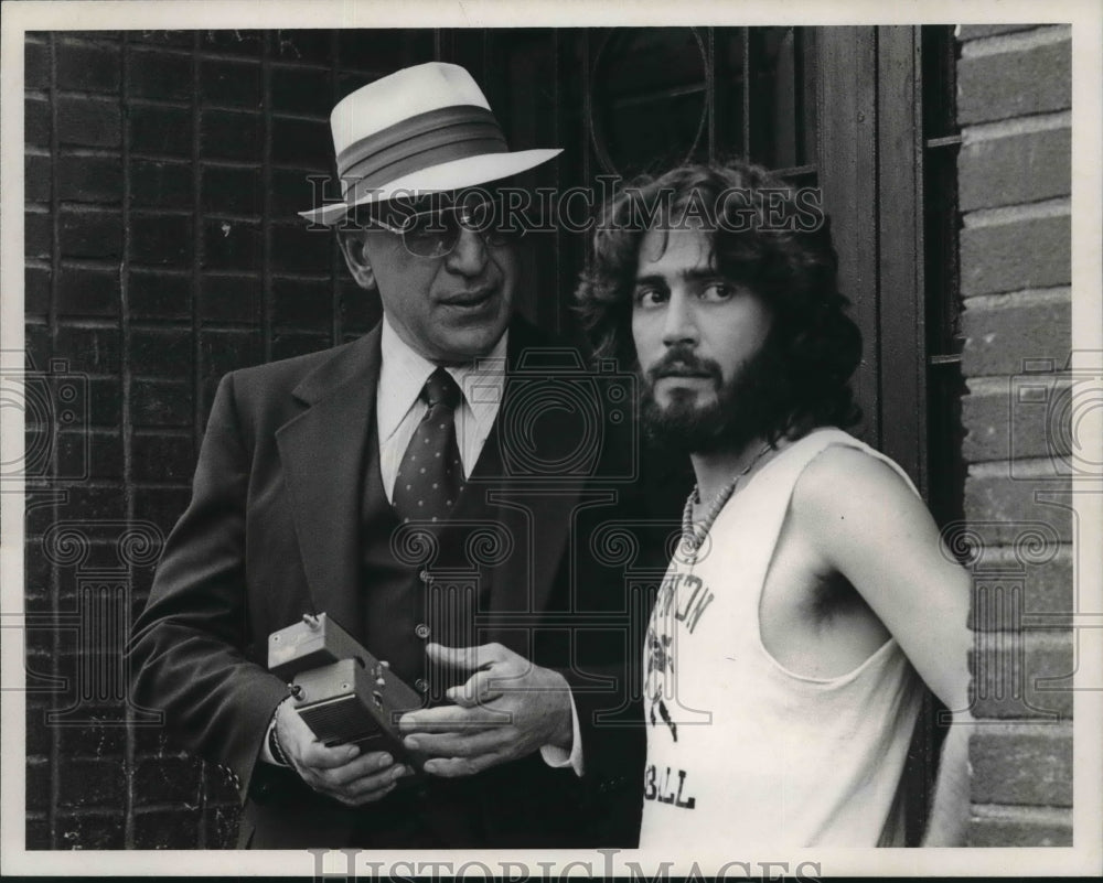 1977 Press Photo Telly Savalas and Daniel Feraldo in &quot;Kojak&quot;. - Historic Images