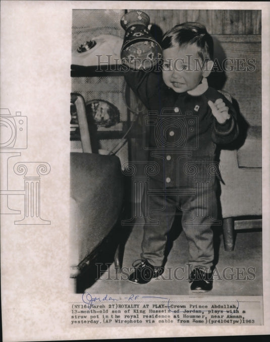 1963 Press Photo Crown Prince Abdullah of Jordan plays in his Amman home-Historic Images