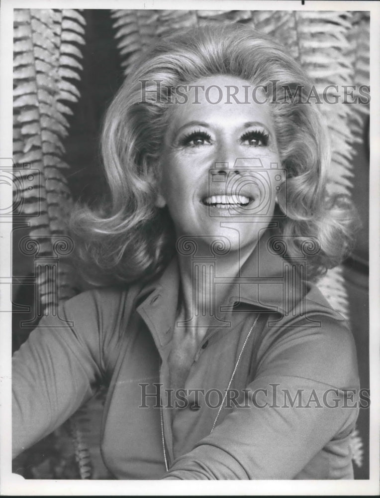 1971 Photograph of NBC-TV star Dinah Shore sings on &quot;Dinah&#39;s Place&quot;.-Historic Images