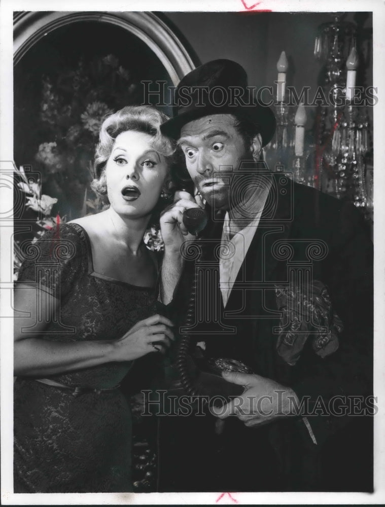 1961 Press Photo Red Skelton and Rhonda Fleming on &quot;The Red Skelton Hour&quot;-Historic Images
