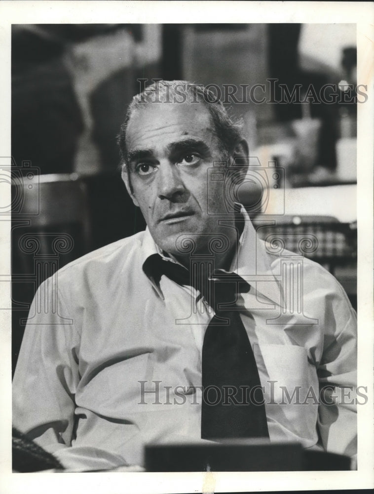 1976 Abe Vigoda stars as Fish, a detective in &quot;Barney MIller&quot;.-Historic Images