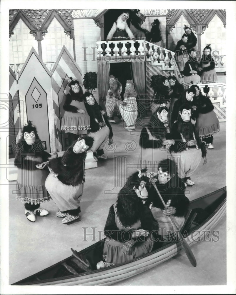 1974 Press Photo The 29th edition of Holiday on Ice includes skating gorillas-Historic Images