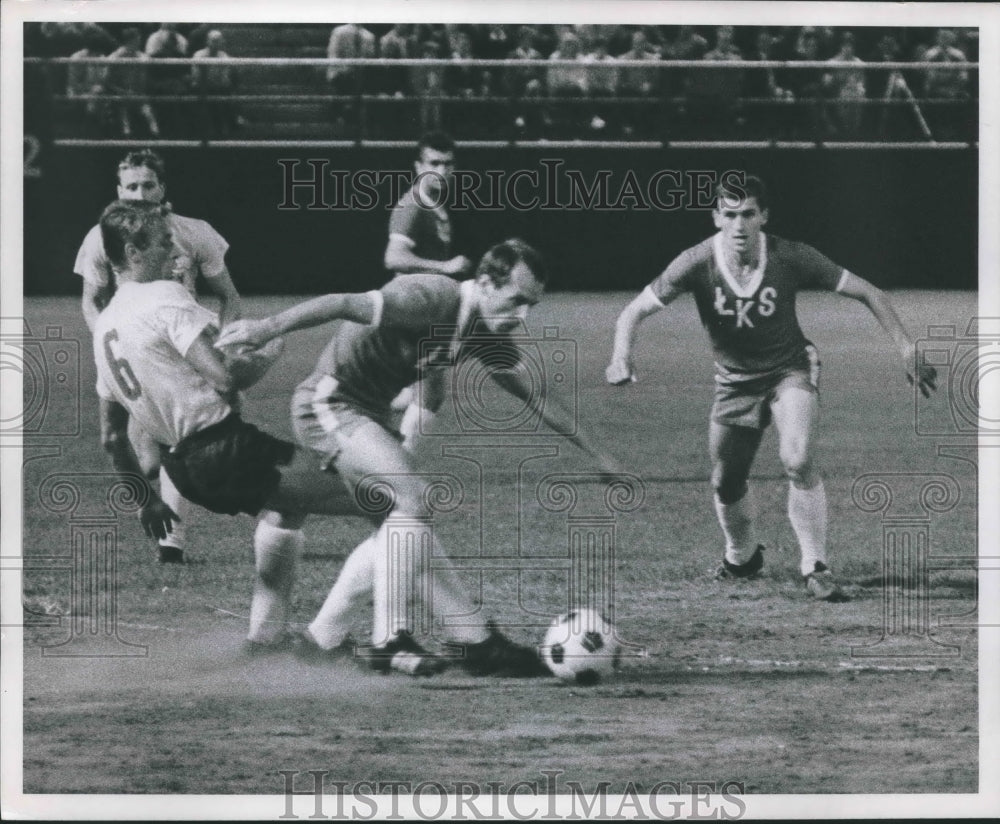1967 Press Photo Poland&#39;s Edward Studniorz is called for holding foul. - Historic Images
