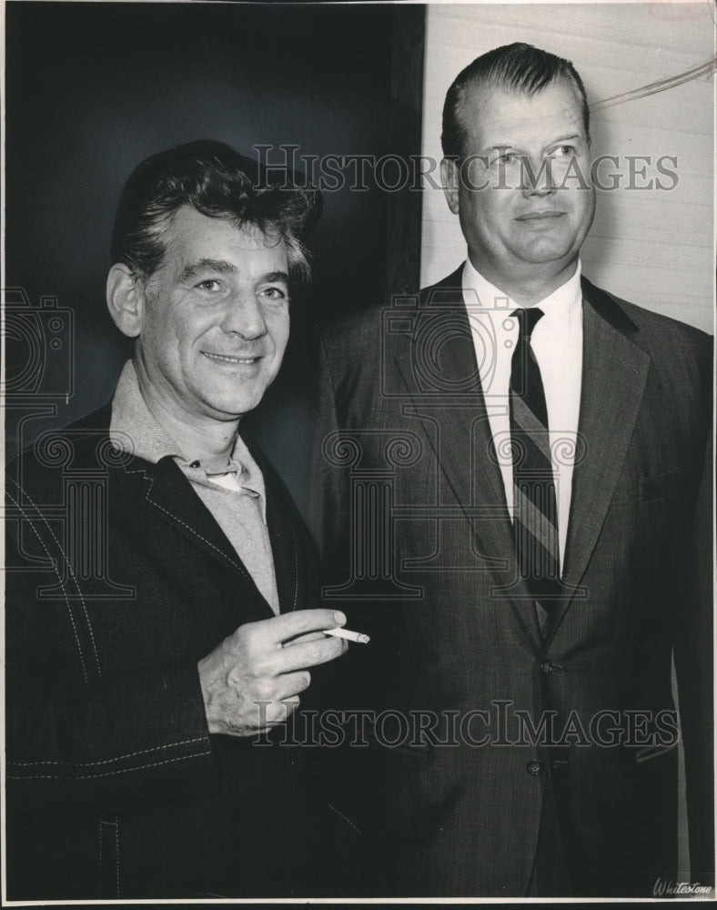 1963 Press Photo Composer Leonard Bernstein with Robert A. Uihein of Schlitz-Historic Images