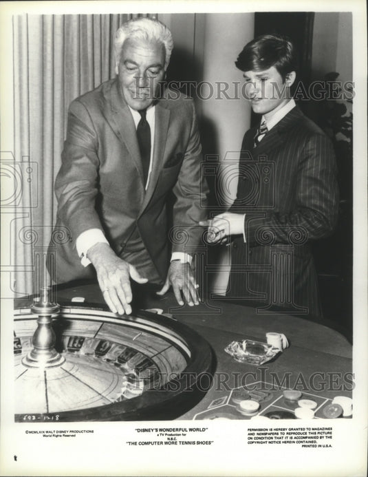 1980 Press Photo Cesar Romero and Kurt Russell in The Computer Wore Tennis Shoes - Historic Images