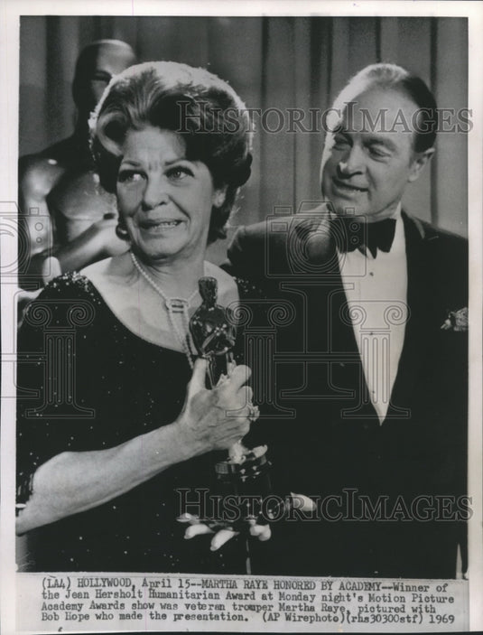 1969 Press Photo Martha Raye winner of Jean Hersholt Humanitarian Award.-Historic Images