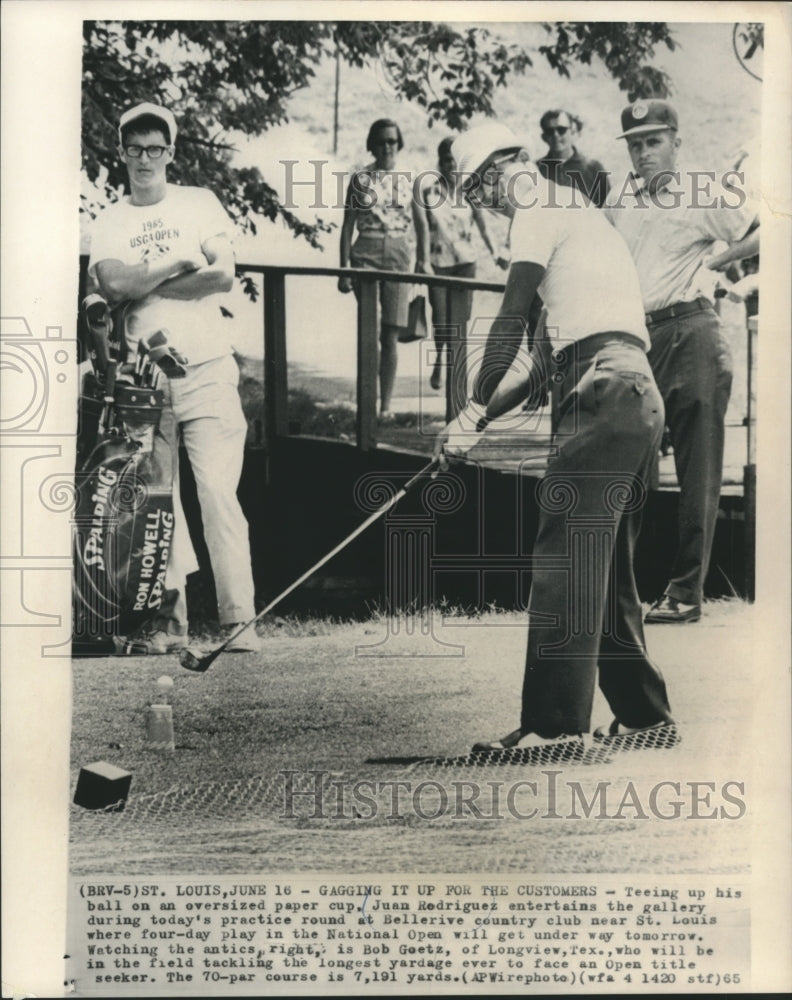 1965 Juan Rodriquez entertains the gallery at Bellerive Country Club - Historic Images