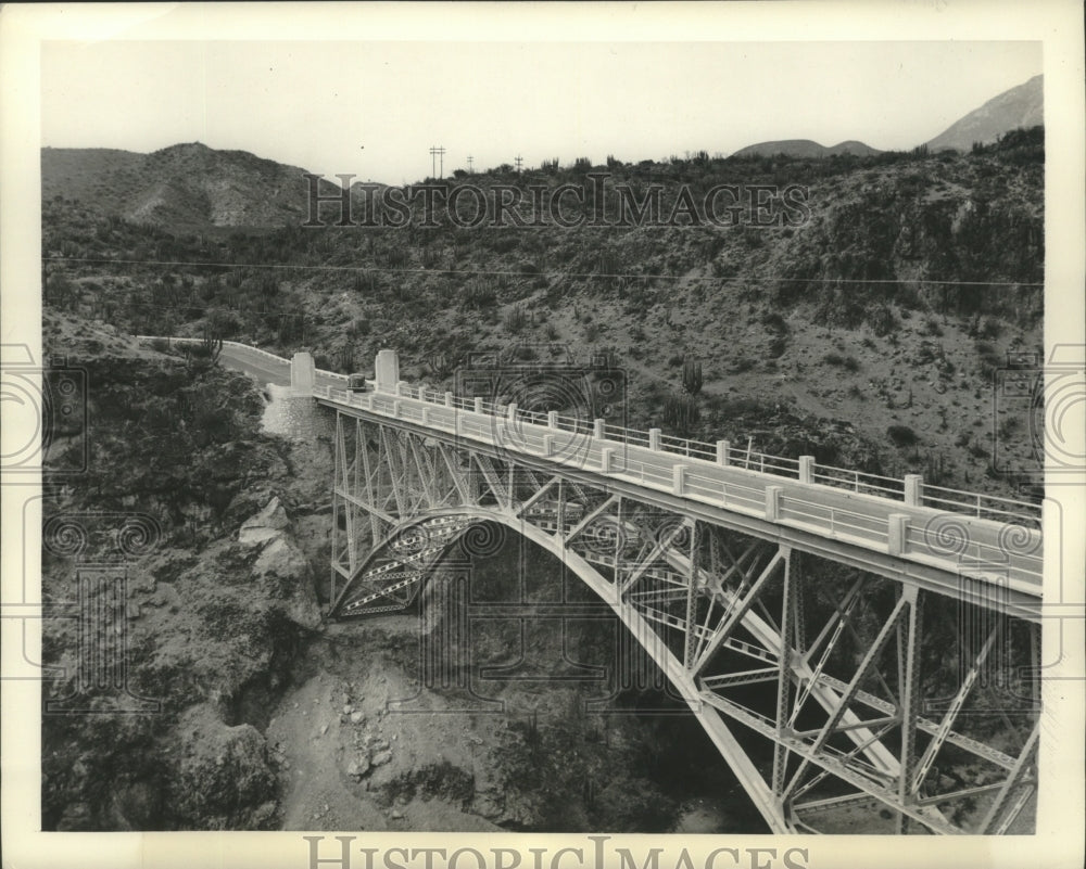 1940 Press Photo New Bridge Which Spans Through Gorges in Mexican Mountains- Historic Images