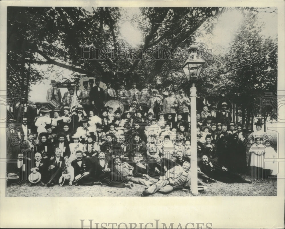 1895 Press Photo Milwaukee Aldermen and Other City Officials with their Families- Historic Images