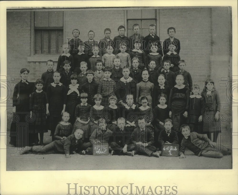 1885 Press Photo The class of the old Tenth Ward school at Twelfth and Lloyd.- Historic Images