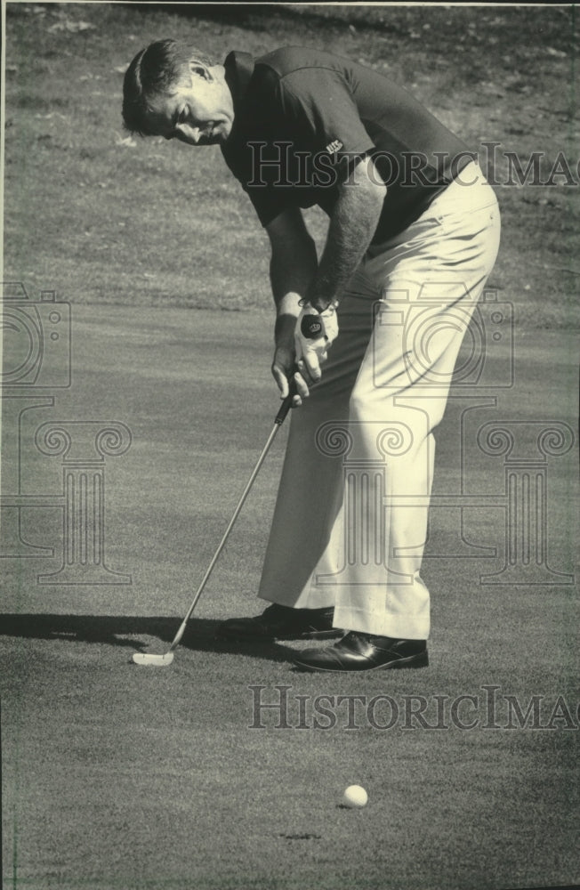 1985 Dave Stockton at Lite Beer Milwaukee County Pro Golf Shoot-out. - Historic Images