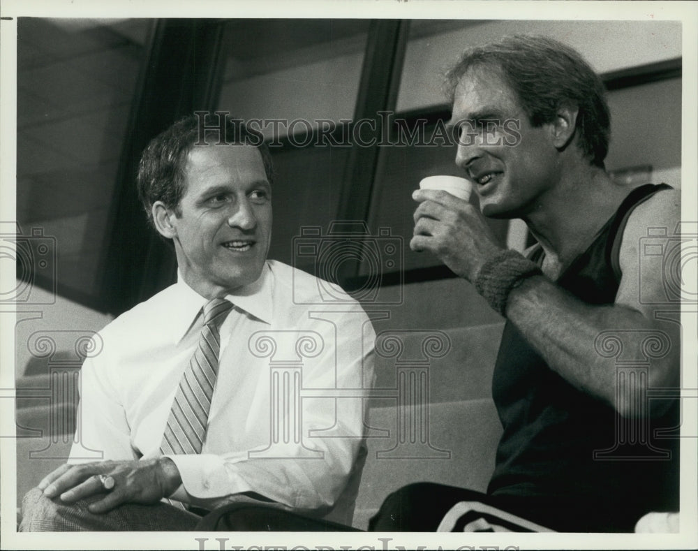 1982 Press Photo Daniel J. Travanti and Jon Cypher in &quot;Hill Street Blues&quot;.- Historic Images