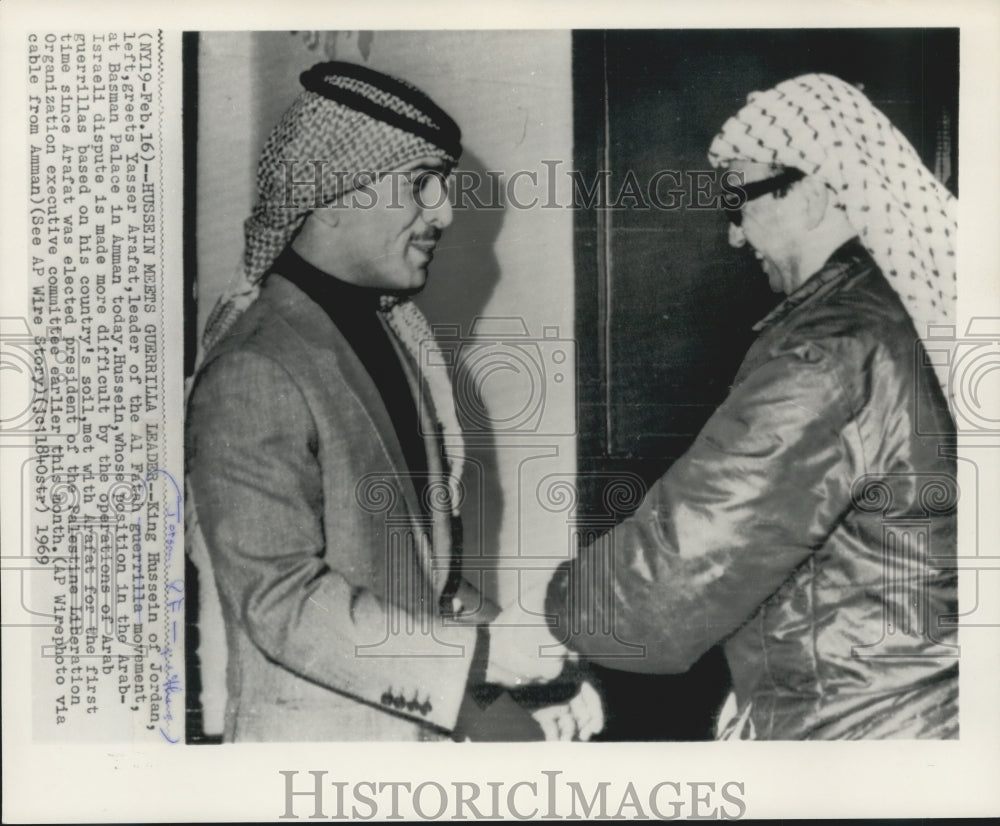 1969 Press Photo King Hussein of Jordan &amp; Arab Guerrilla Leader Yasser Arafat - Historic Images