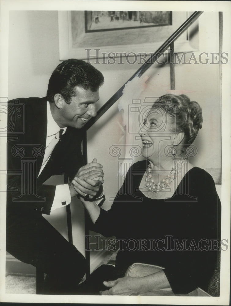 1965 Press Photo Tony Franciosa welcomes Helen Traubel on &quot;The Baritone Canary.&quot;- Historic Images