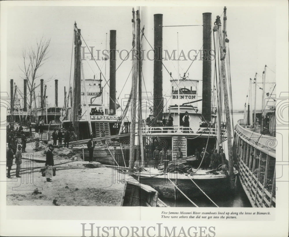 1965 Press Photo Missouri River Steamboats Along Levee at Bismark - mjx48901- Historic Images