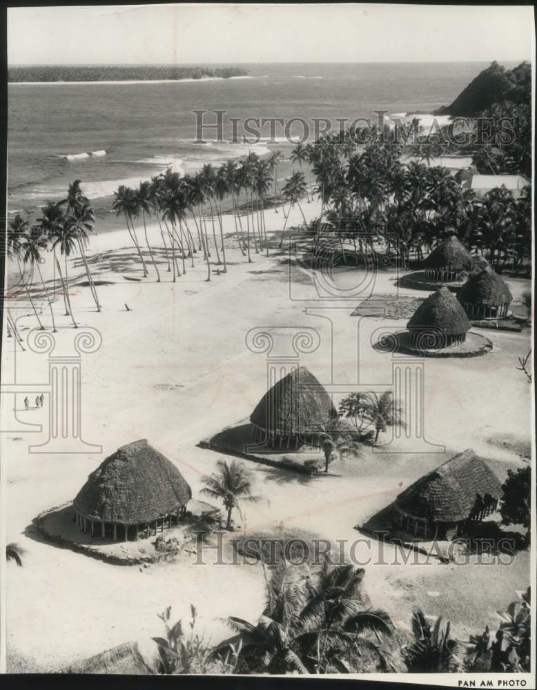 1961 Press Photo Native Hunts near Pago Pago, American Samoa- Historic Images