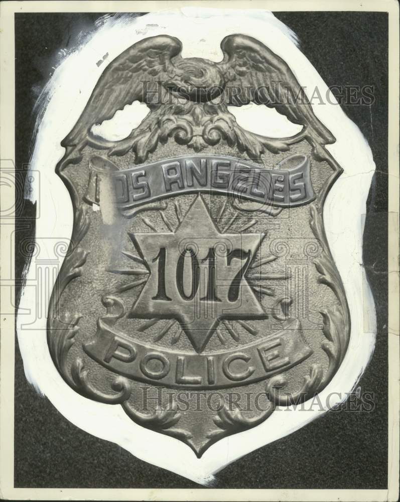 1983 Press Photo Badge used to advertise the television show "Hart To Hart"- Historic Images