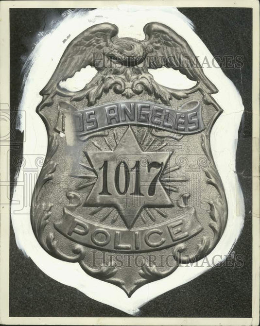 1983 Press Photo Badge used to advertise the television show "Hart To Hart"- Historic Images