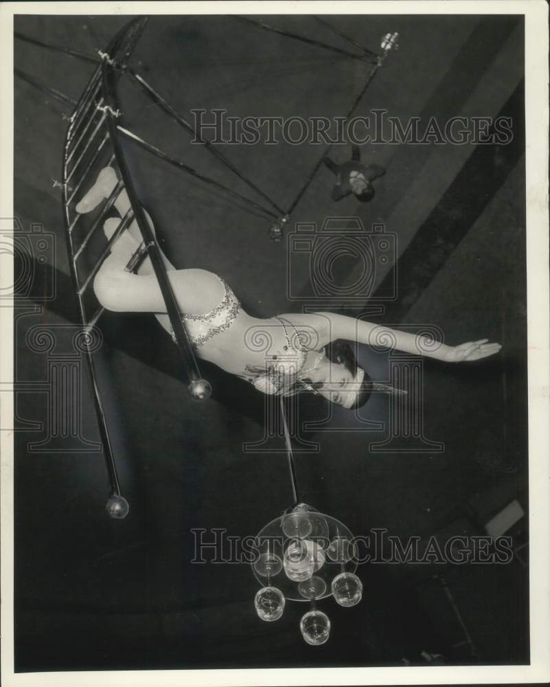 1967 Press Photo Rogana performing her act for circus audiences in London. - Historic Images