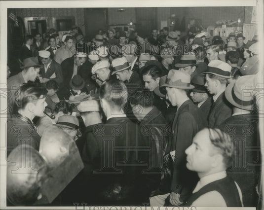 1936 Press Photo East Coast Maritime Workers Register for Strike-Historic Images
