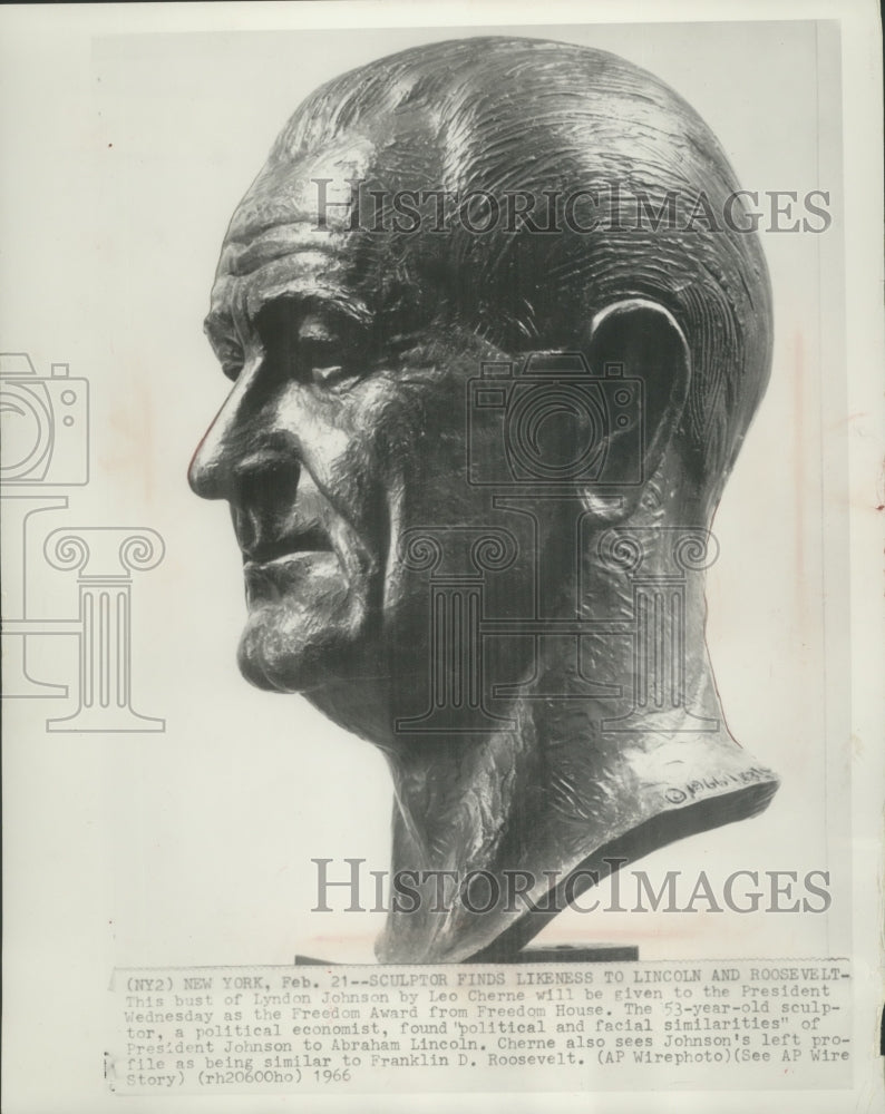 1966 Press Photo Bronze Bust of Lyndon Johnson by Leo Cherne- Historic Images