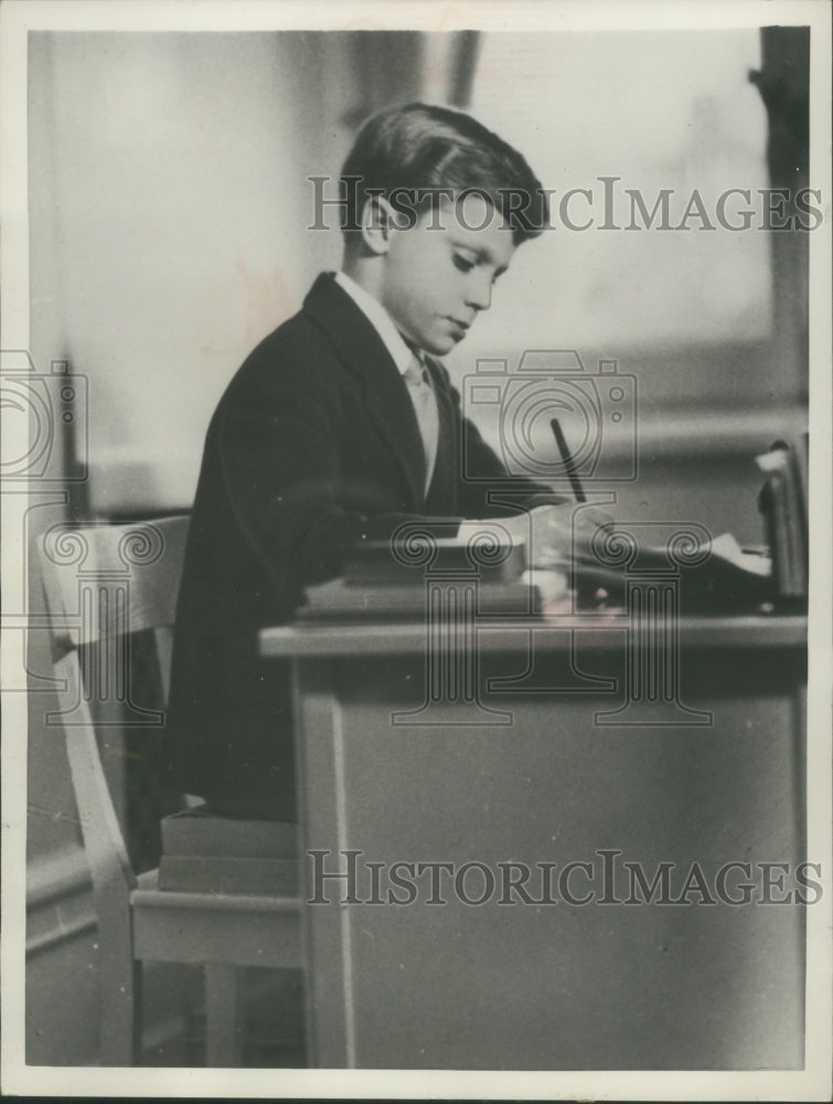 1957 Press Photo Sweden&#39;s Crown Prince Carl Gustaf studies in the royal castle - Historic Images