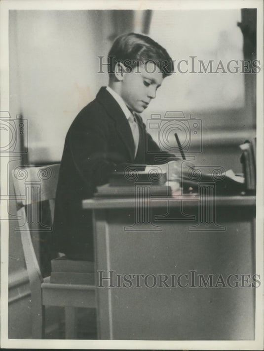 1957 Press Photo Sweden's Crown Prince Carl Gustaf studies in the royal castle - Historic Images