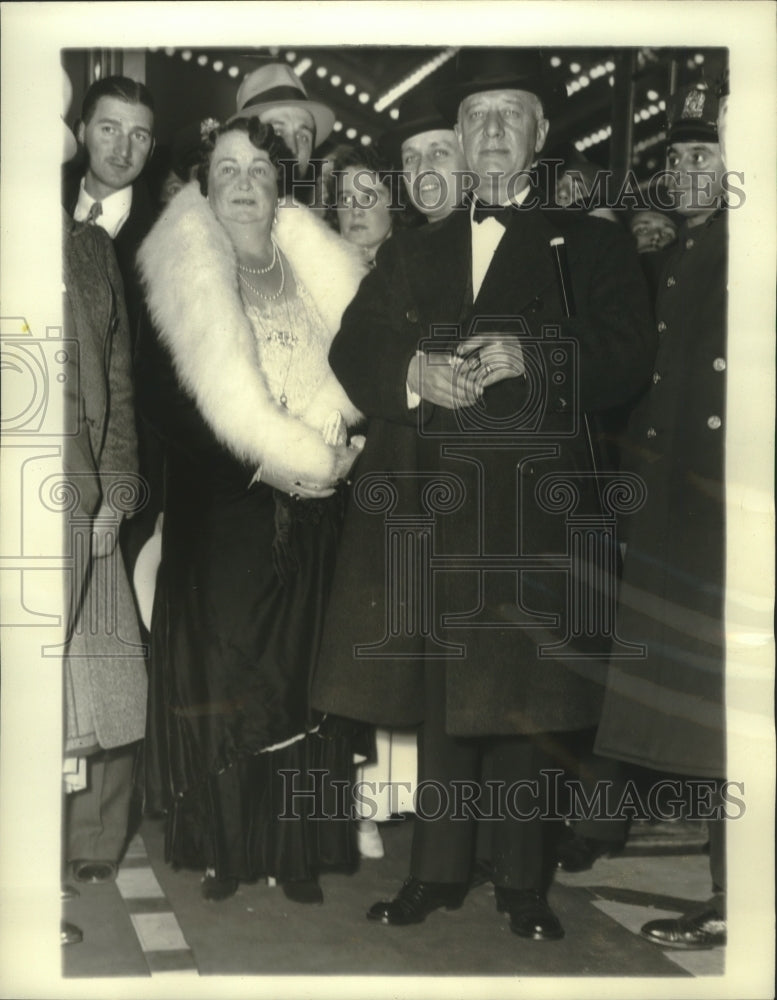 1932 Press Photo Alfred Smith &amp; others at the Palace Theatre for movie premiere-Historic Images