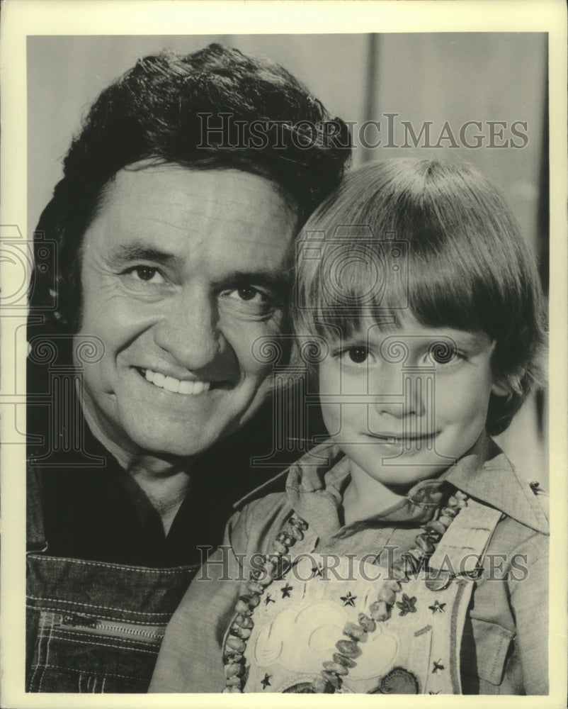 1975 Press Photo Johnny Cash and son John Carter appear on "Hee Haw" TV Series- Historic Images