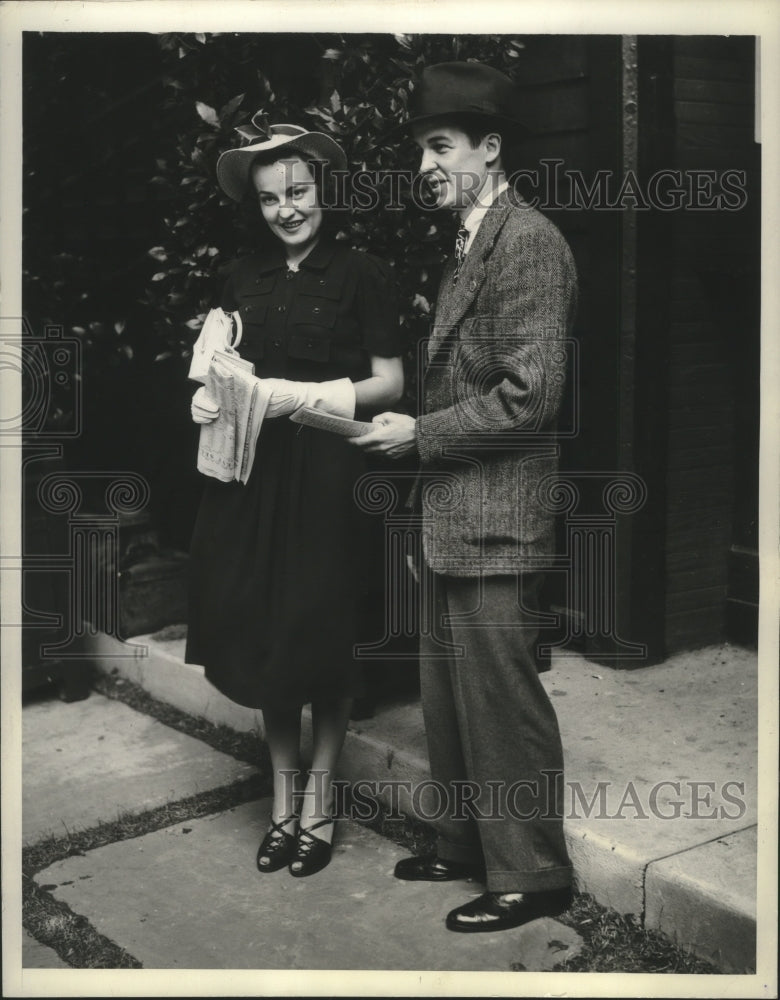1938 Press Photo Alfred Gwynne Vanderbilt and Wife at Saratoga Association-Historic Images