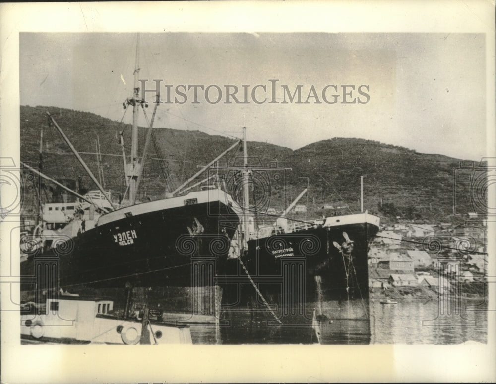 1942 Press Photo Ships in Pacific Russian Port, Petropavlovsk - mjx52848 - Historic Images