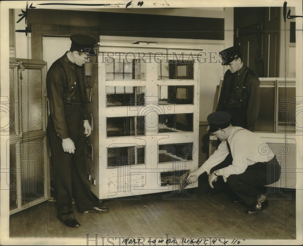 Press Photo Firefighters learn about drafts in Milwaukee. - mjx54576- Historic Images