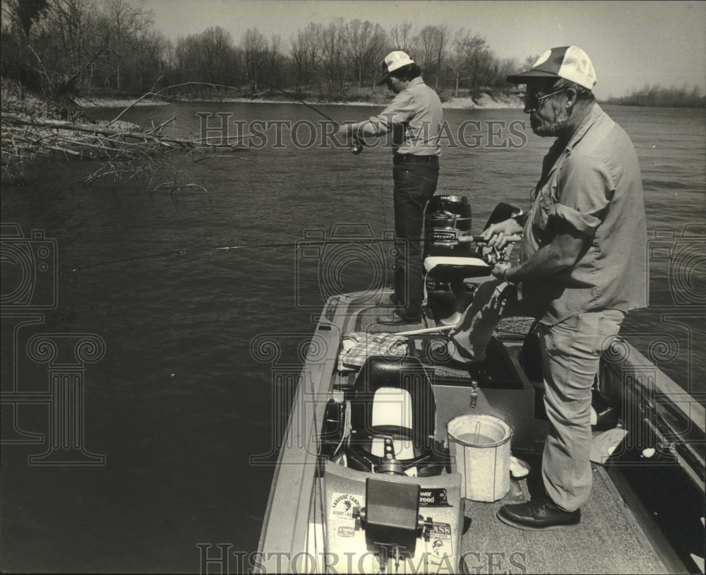 1981 Jim Addis and Jay Reed bass fishing on Kentucky Lake - Historic Images