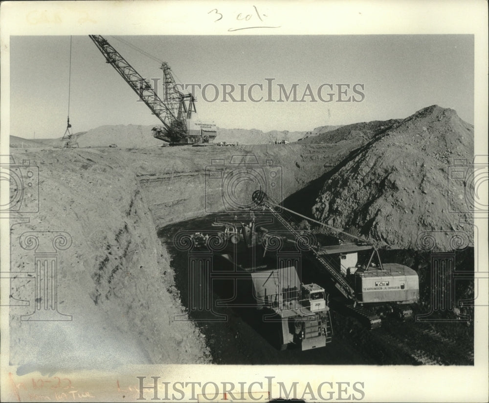 Cranes and heavy mining equipment at North Dakota mine - Historic Images