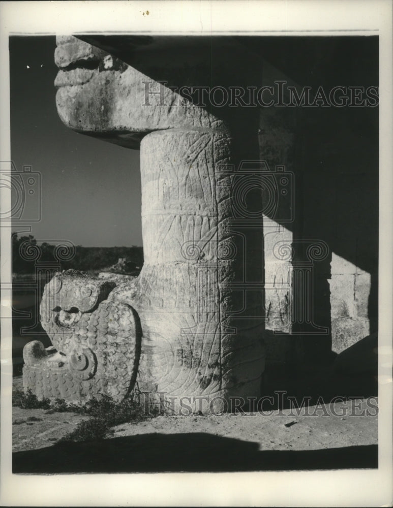 1946 Press Photo Mayan stone columns at Temple of the Jaguars at Chichen-Itza- Historic Images