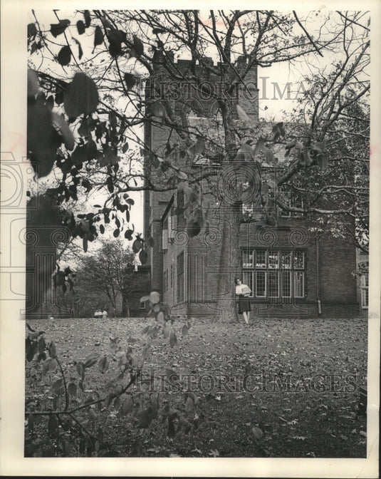 1963 June Archer finds the Milwaukee-Downer Campus quiet - Historic Images