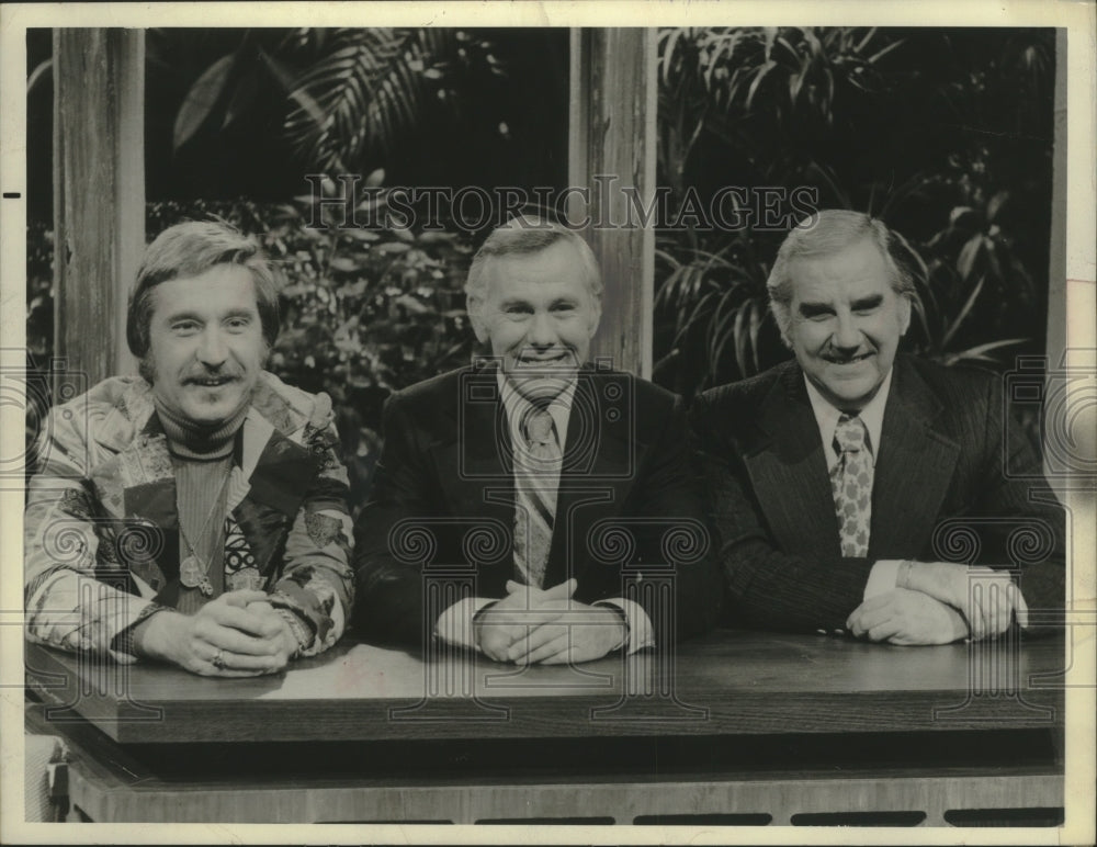 1974 Press Photo Late night talk show host Johnny Carson and others - Historic Images