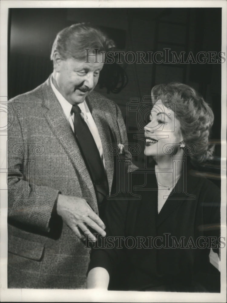 1959 Actor Walter Slezak and Jayne Meadows rehearsing for play - Historic Images