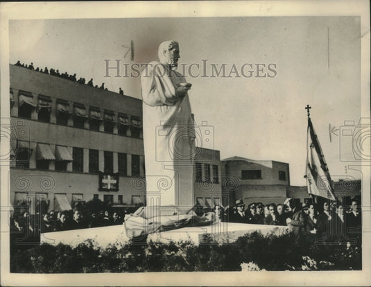 1936 Statue of Hippocrates unveiled at University of Athens. - Historic Images