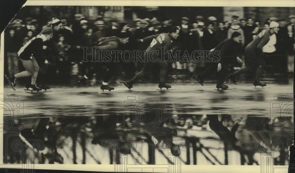 1933 Milwaukee-The start of an ice skating race at Gordon Park - Historic Images