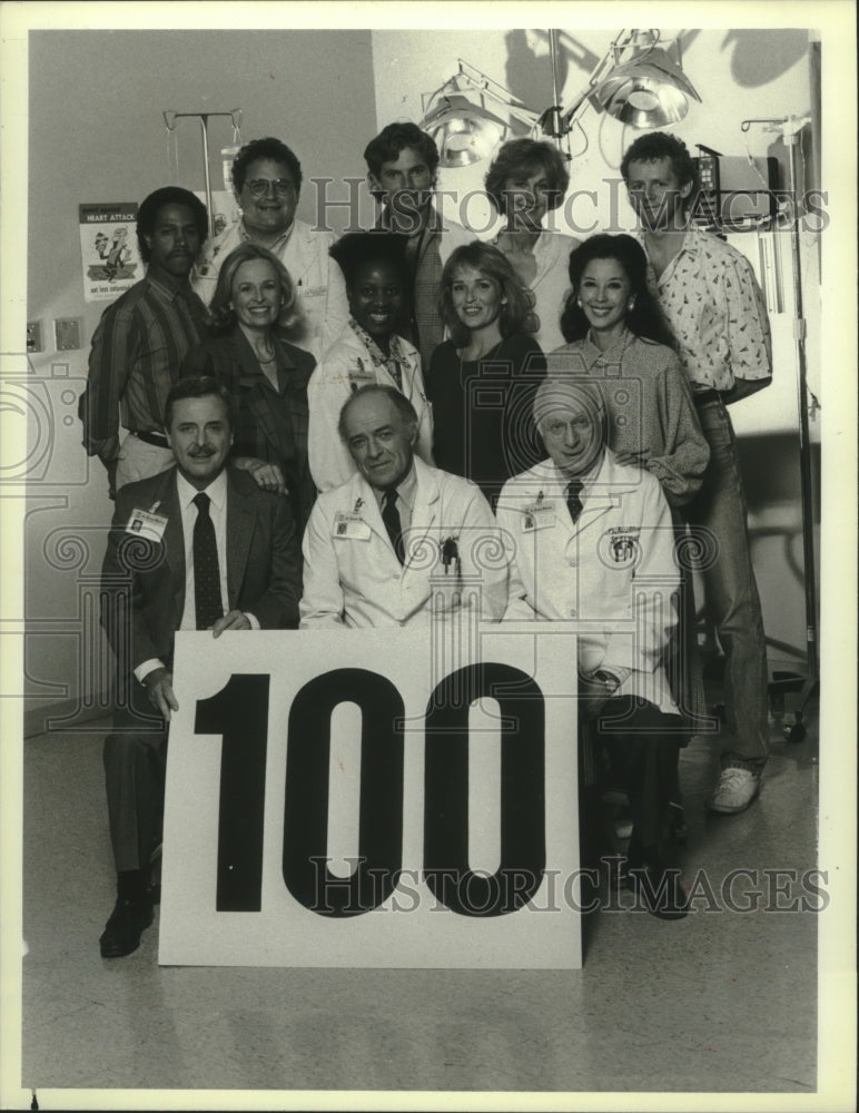 1986 Press Photo Cast of "St. Elsewhere," marks its 100th show. - mjx57948- Historic Images